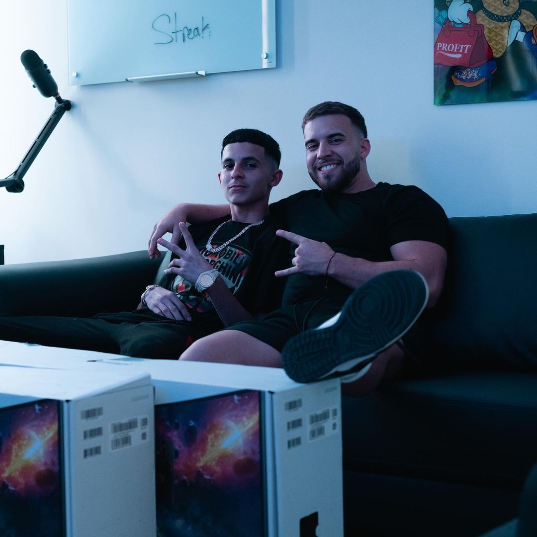 Eric_Gonzalezfx's tweet photo. We rise by lifting others…

Adrian one of my top students from my 30 Day trade just had his biggest trading day, 

So what better way of celebrating it by giving him a taste of the lifestyle that awaits him. https://t.co/WJHXtnldEd