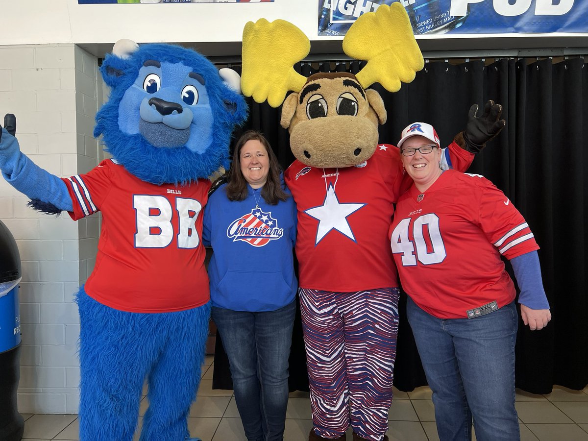 ladywebby's tweet photo. Bills Day at the Amerks Game 🏒 @AmerksHockey #wellnowselfie https://t.co/47LYILQkJw