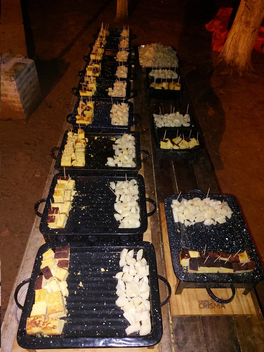 Cmeza_84's tweet photo. Realizamos el servicio de parrillero donde los padres de la quinceañera nos consultaron si podíamos cocinarles para el evento de su amada hija, lo cuál accedimos pasando nuestro presupuesto, ellos aceptaron y quedaron más que satisfechos 🔥🥩

#Escribinos
✍️🏻📲🔥🔥🔥🥩🥩🦎🇱🇺 https://t.co/RK2vGzHy8g