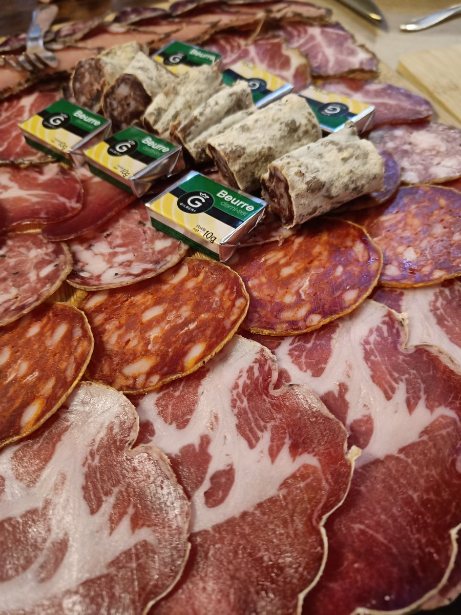 PyreneesPrime's tweet image. You should have seen the size of the bread....

#food #travel