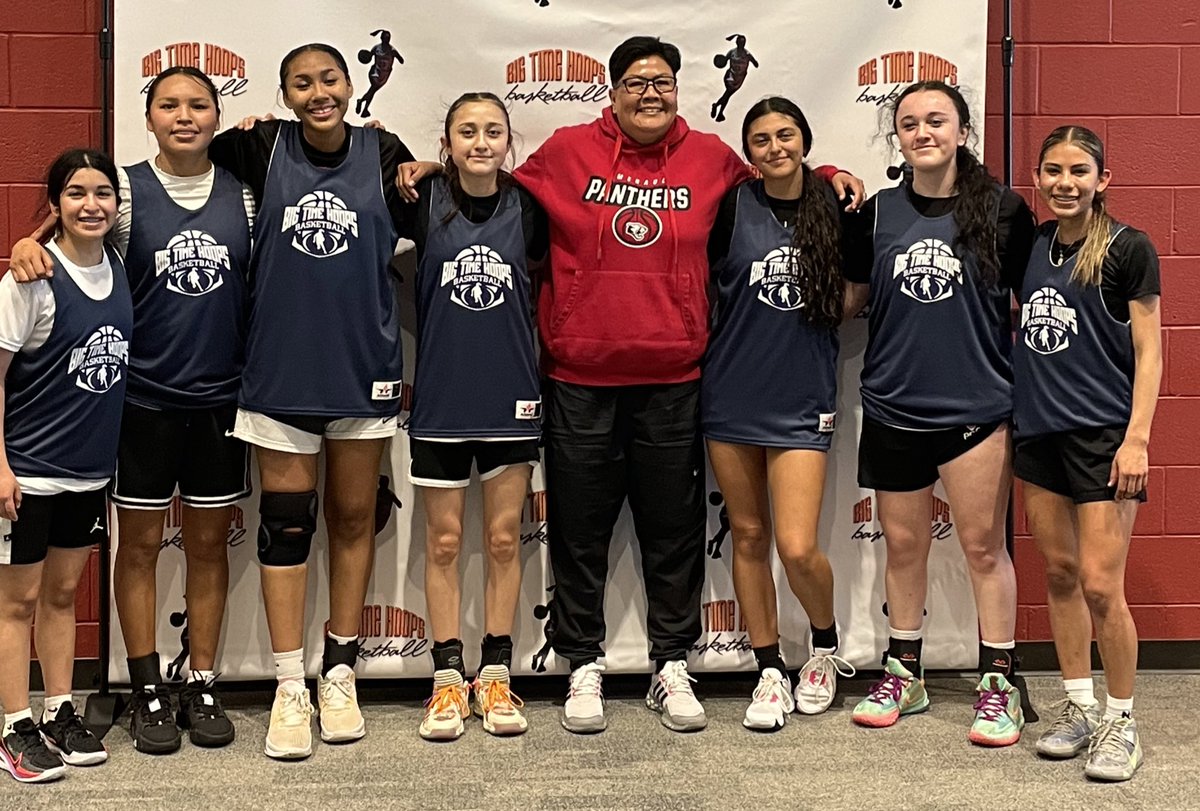bigtimehoops's tweet photo. Congratulations to the Lynx on finishing the Showcase undefeated (4-0). They were coached by Menaul’s Sharon Max. #BTHshowcase https://t.co/tkHiVkiYyg