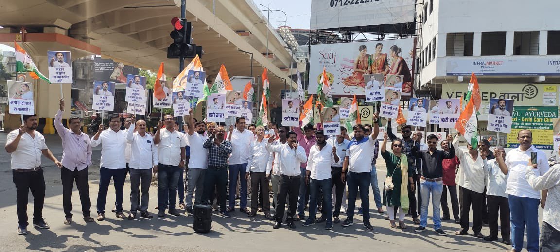 bodeajinkya's tweet photo. काँग्रेस पक्षाचे सन्माननीय नेते मा.श्री.राहुलजी गांधी यांना मोदी सरकारने हुकूमशाही पद्धतीने सुरत कोर्टा मार्फत दोन वर्षाची सजा सुनावली एवढेच नव्हे तर मा.श्री.राहुलजी गांधी यांचे  खासदार पद सुध्दा सूडबुद्धीने रद्द केले असून मोदी सरकारच्या निषेधार्थ आंदोलन करन्यात आले@srinivasiyc https://t.co/oJ4Ob5fQlJ