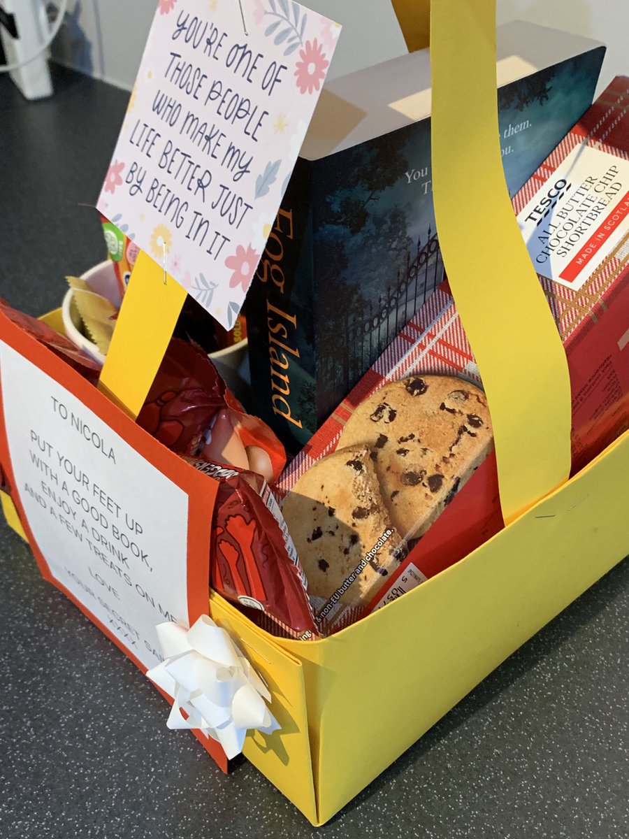 aston1970ap's tweet photo. Do you like my gift for my colleague at work?
Hope she likes it 👍😋
#SecretSaint https://t.co/cXI96BYl4W