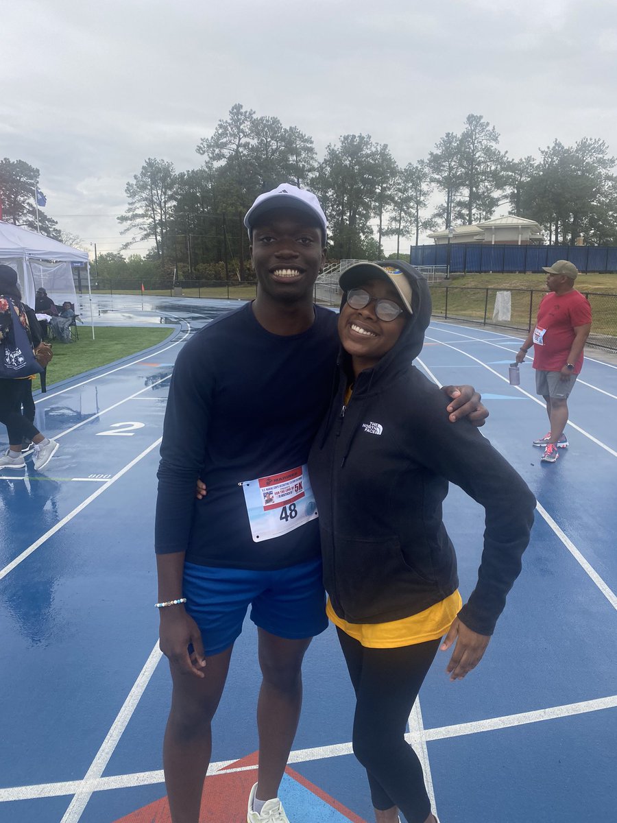 EgarmanyMardell's tweet photo. We are out here supporting our fellow Cavalier “For the Love of Justice “ 5K run!! #rainorshine #runforacause Once a Cavalier Always A Cavalier! @RNECavaliers @northeaststugov @mark1_sims @FrederickGaston https://t.co/KZCFdyngoy