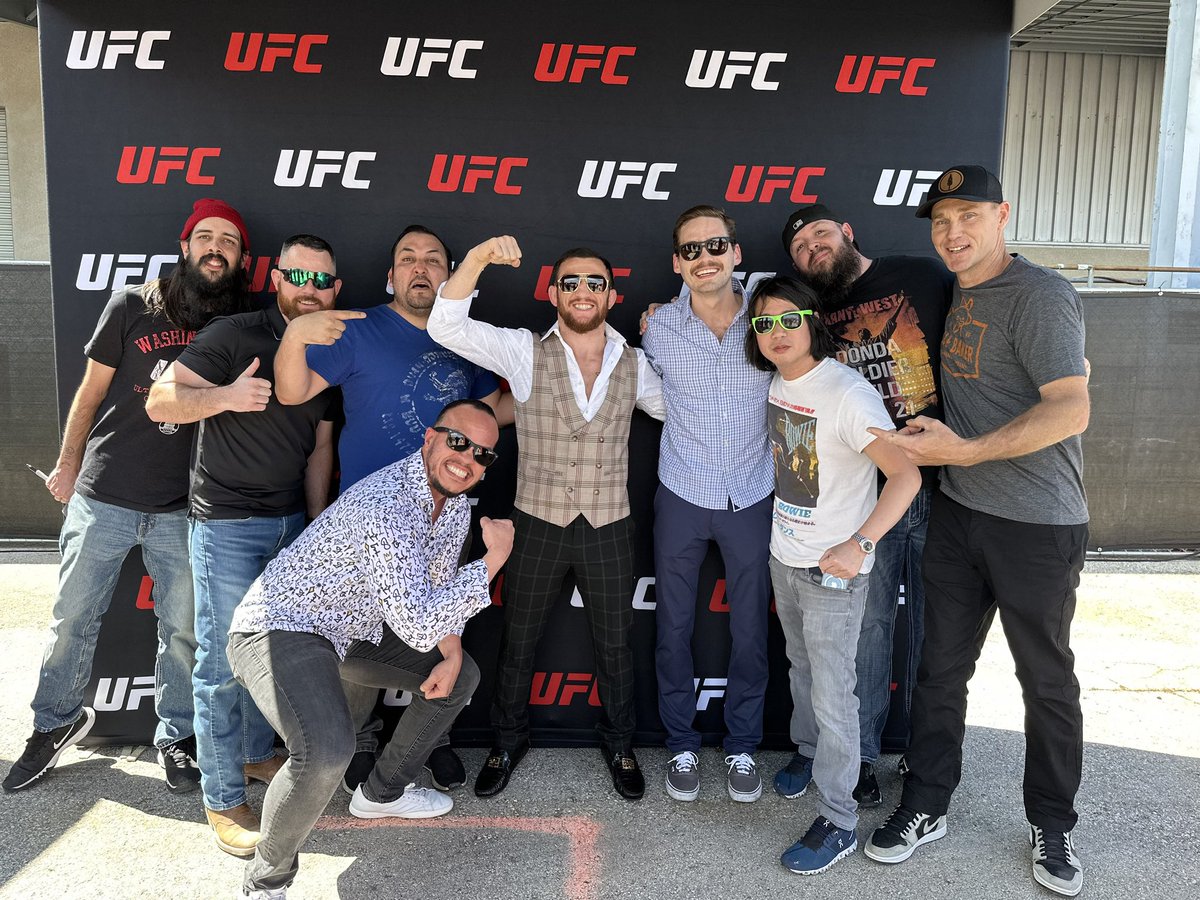 ZREAL35's tweet photo. #UFCSanAntonio is in the books. Another amazing weekend with the @UFCStrikeNFT community. https://t.co/BzJikLhYzE