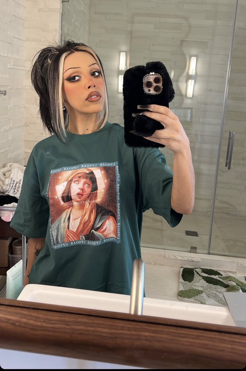 TheKittensRoom's tweet photo. .@DojaCat serving via her IG story https://t.co/vxqkQK3B72