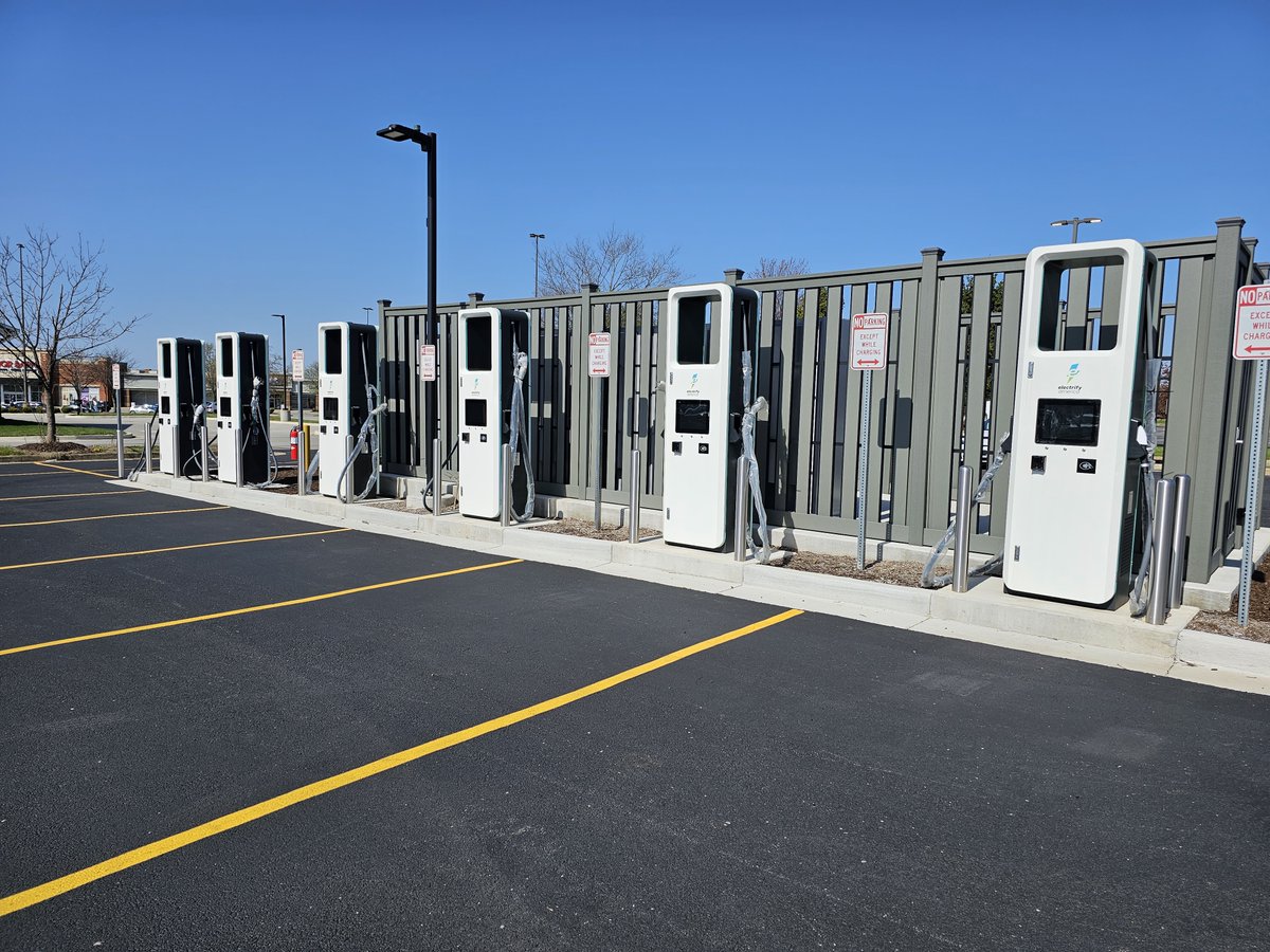 ByteMaster0's tweet photo. This EA 350kW charger station in Louisville, KY was installed in June of 2022. Yet 9 months later, it's still completely inactive save for some graffiti on the transformer cabinets. @RateYourCharge, @ElectrifyAm, is this normal? https://t.co/1BLYKS0JH3