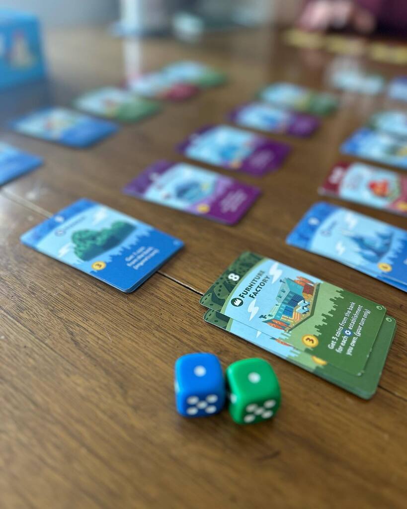 DTRCast's tweet photo. Sunday afternoon #machikoro https://t.co/DfRK6Bqwg7 https://t.co/3i97GqmDfX