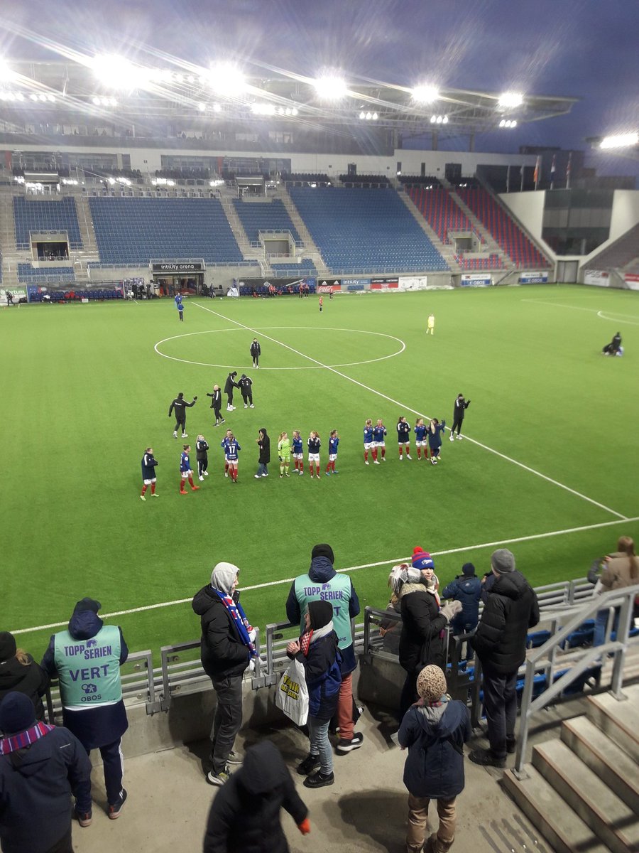 ElvLvsj's tweet photo. Fin kveld her igår med 5-0 over AB 💙❤😀👍#IntilityArena...Ha ei fin uke👍😀🌞❤ @LineAndersen4 @gryblekastad @Lisekla @Olset @SiriWiberg @SidselWold https://t.co/pwb9C3mOWu