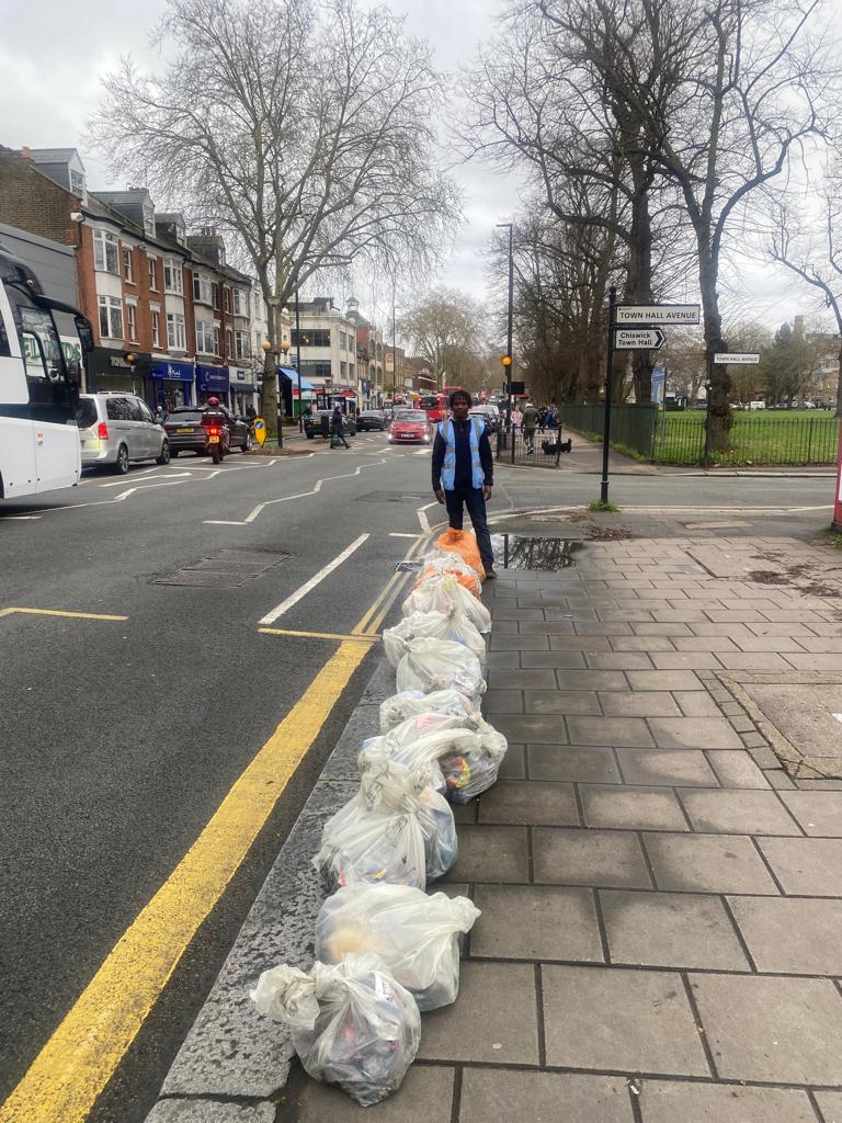 Thank you to all the young people and their parents for the great turnout putting #Chiswick on the map as we marked the @KeepBritainTidy #GreatBritishSpringClean campaign #CivicDuty #CivicPride