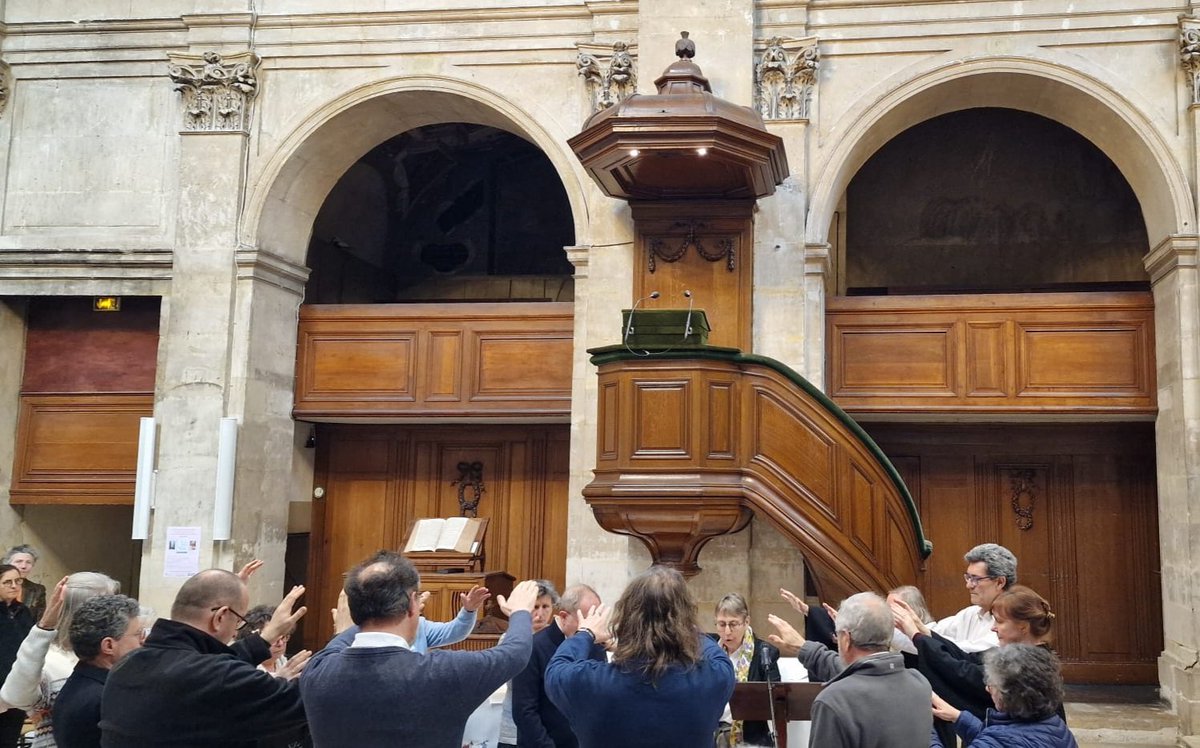 Oratoire's tweet photo. Centenaire de la Fraternité spirituelle des Veilleurs, et transmission du flambeau de prieur de la communauté, de la pasteure Claude Caux-Berthoud au pasteur Patrick Aublet aujourd'hui à l'#oratoiredulouvre !
Joie • Simplicité • Miséricorde https://t.co/LfvAIQxlr6
