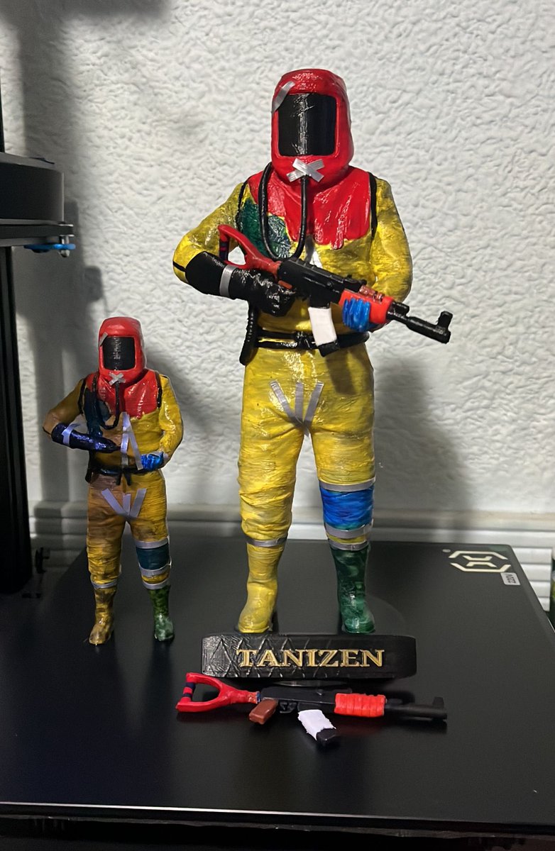 He encargado esta figura para el setup y los artistas de <a href="/MilesFiguras3D/">MilesdetusFiguras3D</a> le han puesto mi nombre. Me encanta 😍😍😍