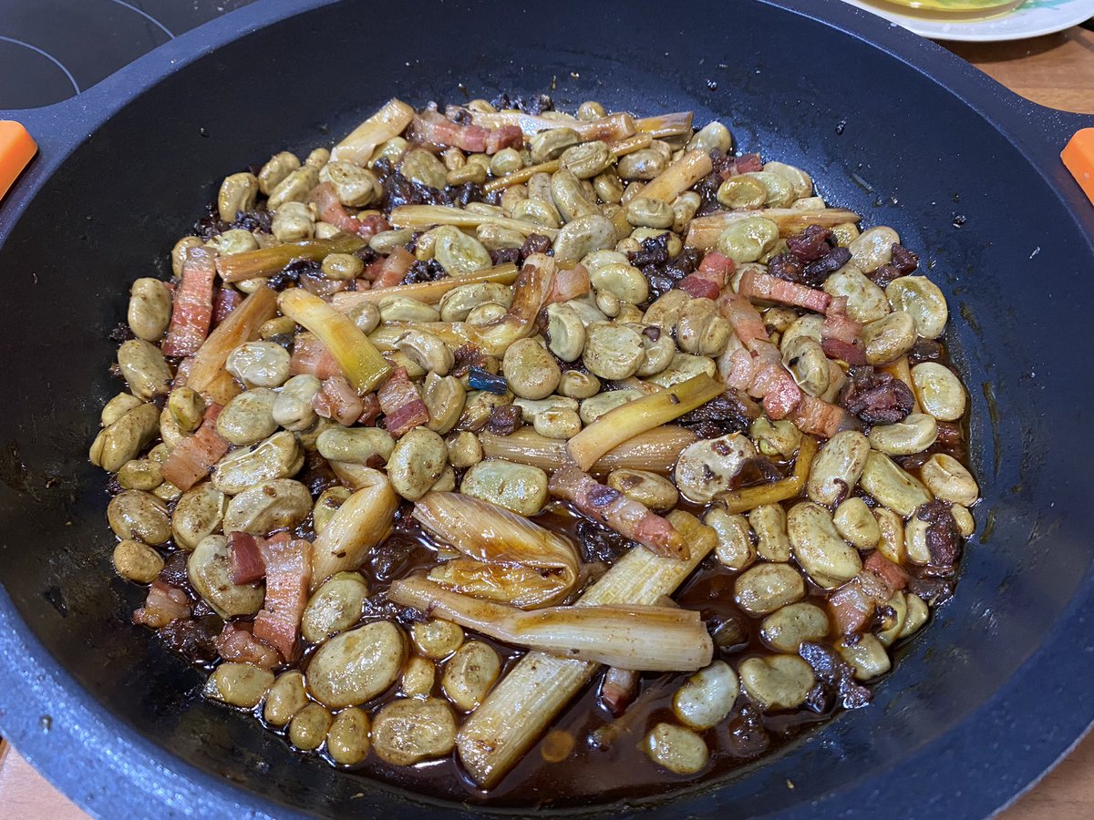 cuinadiscreta's tweet photo. Tornen les faves! Demà o demà passat seran més bones encara 🤭😋 https://t.co/g1O5J2qqDa
