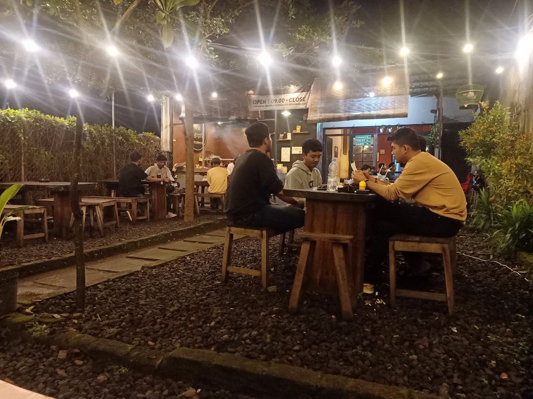 ersaja's tweet photo. I'm at Lembayung Tea &amp; Coffe Shop in Yogyakarta, ID https://t.co/LhxLDzb6aC https://t.co/Z3oUsZSKyS