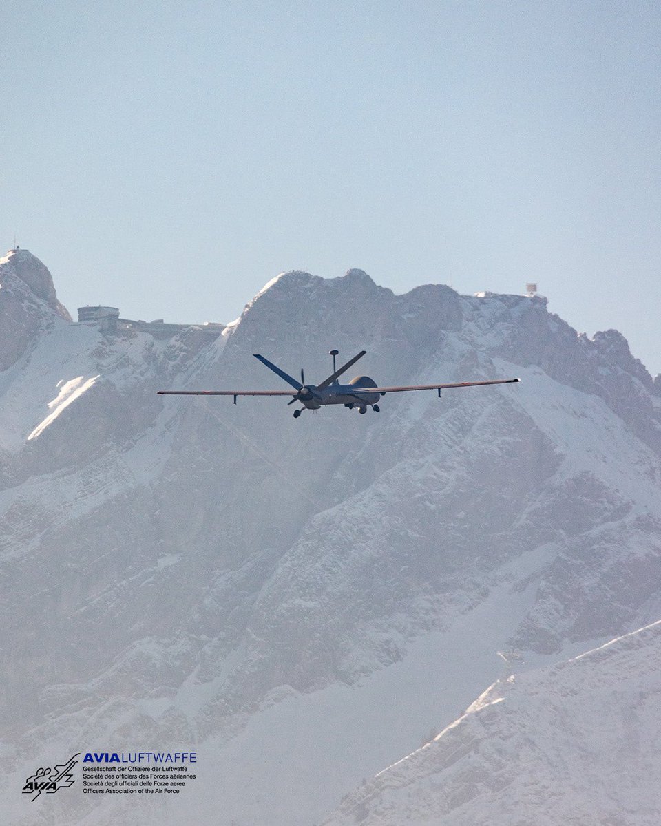 AVIA_Luftwaffe's tweet photo. 📷 Hermes 900 HFE🇨🇭
📍Militärflugplatz Emmen
📅 10. Februar 2023
© AVIA Luftwaffe
#ads15 #hermes900 #hermes900hfe #elbit #air2030 #avialuftwaffe #swissairforce #schweizerluftwaffe #schweizerarmee #f35forswissairforce https://t.co/IuHV2SBHug