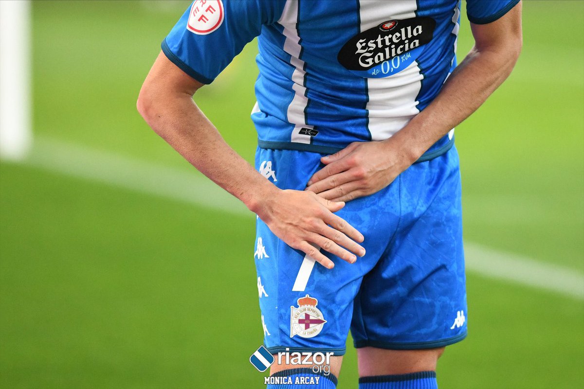 DoctorVigues's tweet photo. En la primera foto está celebrando un gol con su equipo ya descendido a Segunda. En la segunda foto celebra contra el filial del Celta. 
“A veces es mejor parecer tonto que actuar y despejar las dudas”. https://t.co/wdsn5hci5J