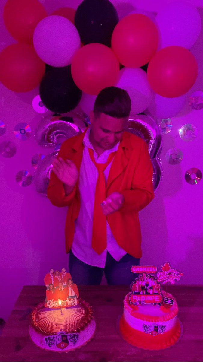 SoyGabrielJose's tweet photo. Tuve el mejor cumpleaños de mi vida 🥹❤️
#RBDPARTY ❤️🤍🖤
@RBD_oficial @DiaMundialDeRBD https://t.co/YVEtHnP3l5