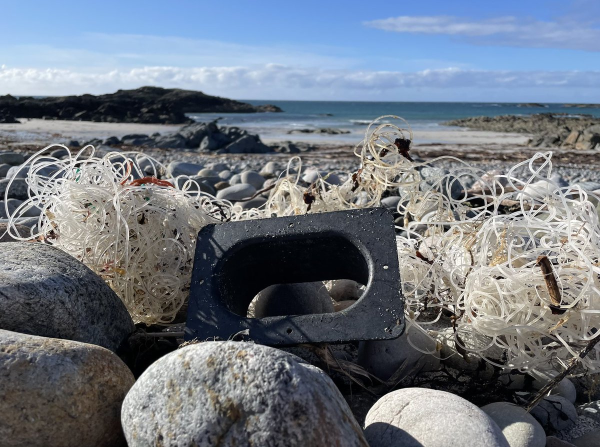 SuilanSpink's tweet photo. A day of #ADLFG Probably double what the photos show.. Brought one 10m sample bag back @ScotIslandsFed @mcsuk @sascampaigns #MillionMileClean all again🤦🏽♀️ Bottles galore 2 French,one Arabic?? @BillTurrell1 @nature_scot @ghost_fishinguk There seems no end @KIMOUKandFFL @GPUKoceans https://t.co/qb0XcZH7RW