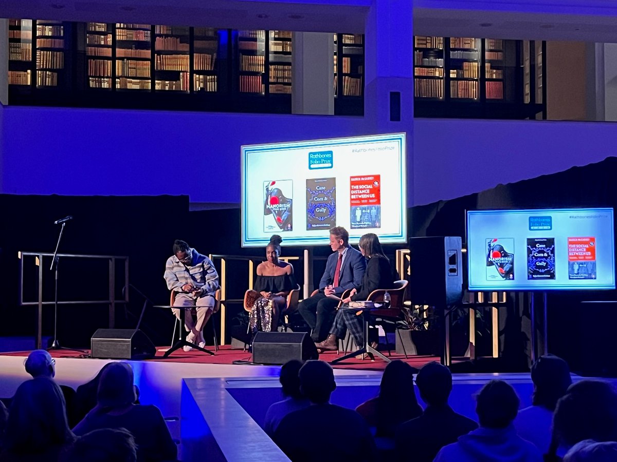 'I chose to be a writer because I want to experience joy.'

Fiery energy radiating from every speaker on this stage... 🔥

Ali Smith interviews the dazzling @SafiyaKamaria @lokiscottishrap and @YomiSode here in the spellbound heart of the @britishlibrary 
#RathbonesFolioPRize