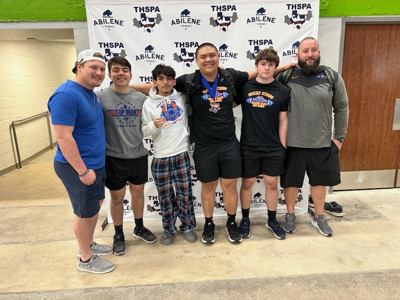 CoachJDanzer's tweet photo. Great time this weekend in Abilene at the State Powerlifting meet.  5 qualified, 4 went and had a bunch of PR’s. Our boy @LegendSausage finished 4th place in the 275lbs weight class!! 750lbs squat, 405 Bench, 680lbs deadlift…Freak! https://t.co/BVlBFdrTWu
