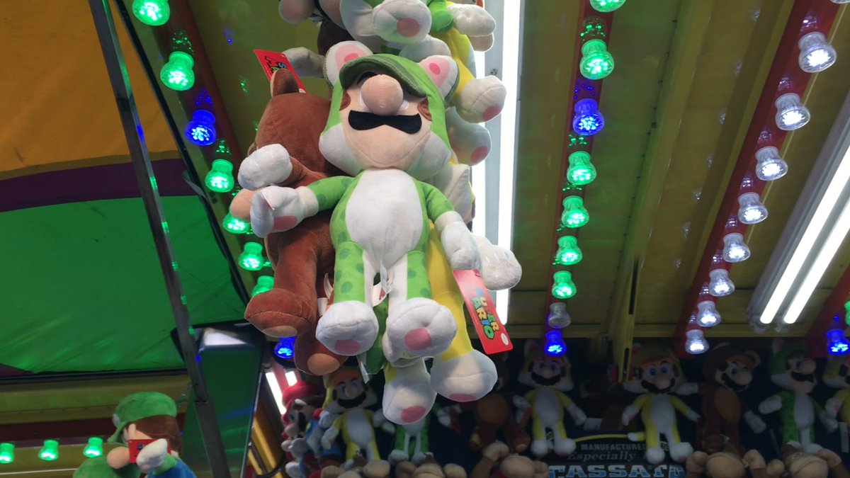 Aries41789's tweet photo. This Game Concession has nothing else but Mario prizes! My Favorite Game Booth Yet! #MiamiDadeCountyFair #DadeCountyFair #NorthAmericanMidwayEntertainment #SuperMario https://t.co/8QqcyAzfPG