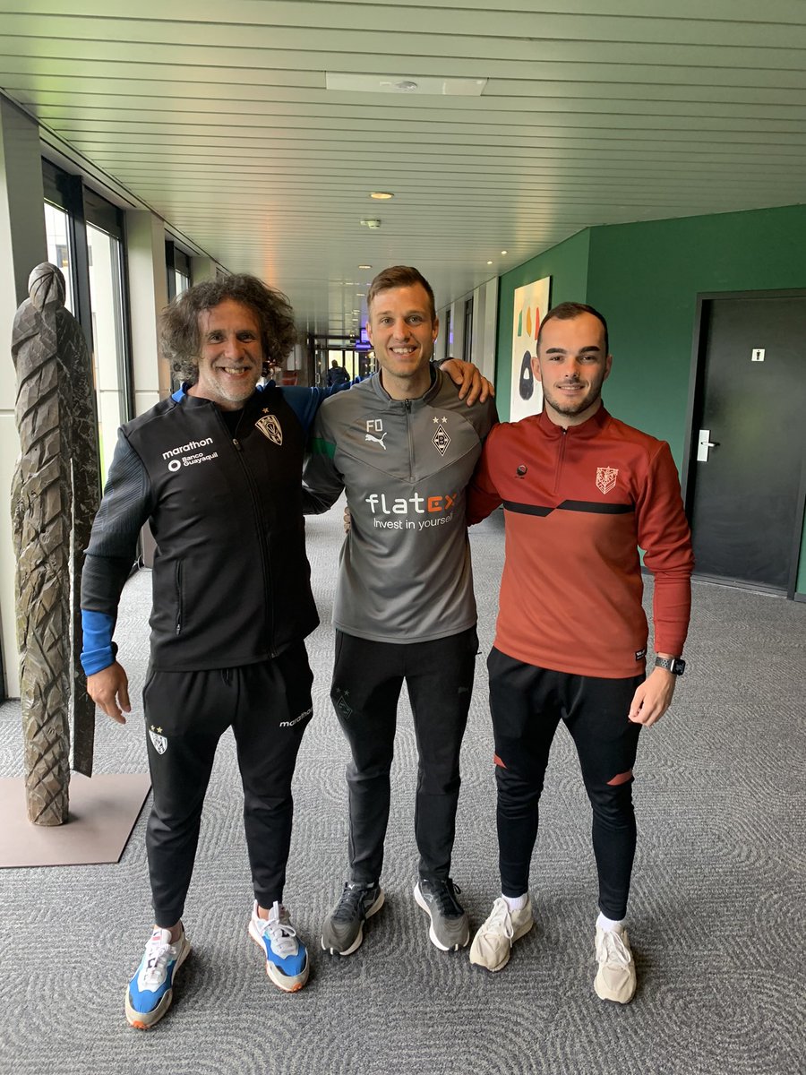 fab_otte's tweet photo. Elite International Goalkeeper Conference 2023 βοΈβ½οΈπ§€ thanks to all coaches for the exchange and for the invitation to present and coach! #GKU #GKcoachEducation #SciencePractice https://t.co/qOmskLl8lD