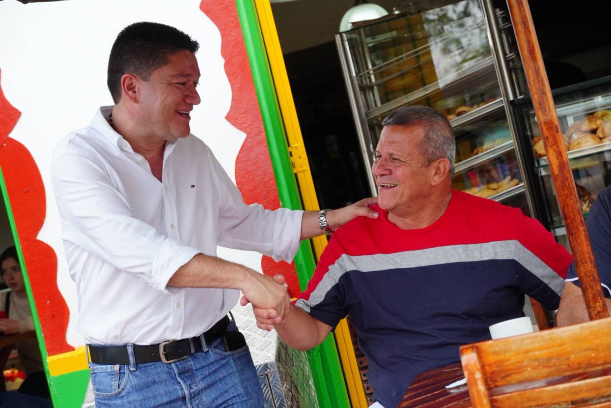 JorgeR_Parra's tweet photo. Estuvimos en el corregimiento de Barcelona, en Calarcá, reuniéndonos con amigos del sector cultural y deportivo, construyendo entre todos ideas y planes para fortalecer estos dos frentes en todo el departamento.💪🏼🤜🏻🤛🏼
#Quindío #Barcelona #Unión #Amigos #Parra https://t.co/kNYJNbH8vp