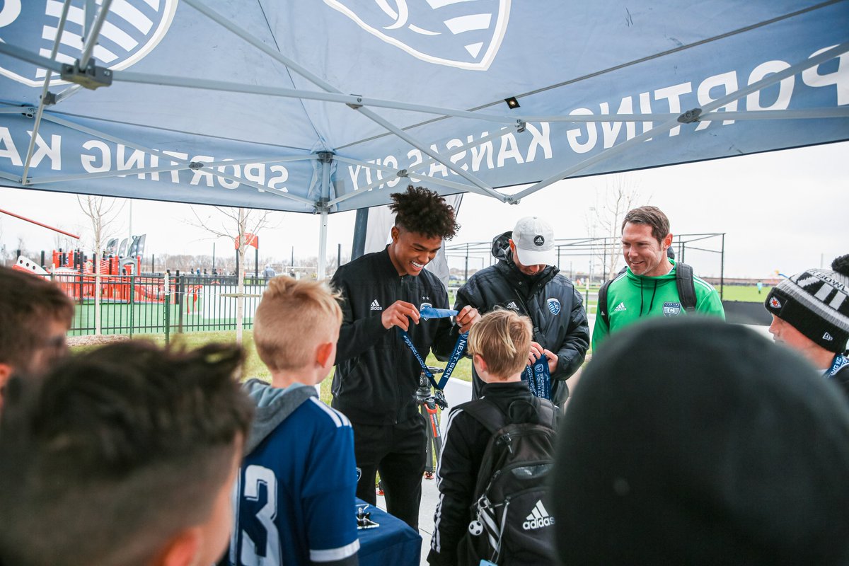 These are the moments we’ll remember forever 💙

Thank you John and Kayden for spending time at Sporting Next-Gen today! 

#SportingKC