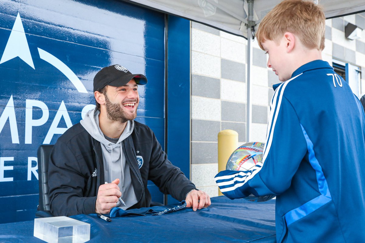 sportingkcyouth's tweet photo. These are the moments we’ll remember forever 💙

Thank you John and Kayden for spending time at Sporting Next-Gen today! 

#SportingKC https://t.co/tcqu4R4NIL
