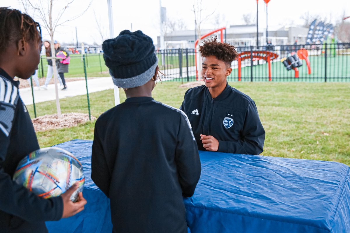 sportingkcyouth's tweet photo. These are the moments we’ll remember forever 💙

Thank you John and Kayden for spending time at Sporting Next-Gen today! 

#SportingKC https://t.co/tcqu4R4NIL