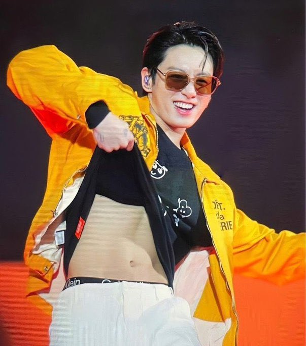 Se0kedInLuv's tweet photo. Just reminding the world that this happened 👀 https://t.co/4E4QarpBrm