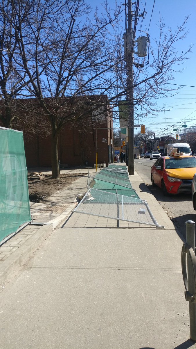 stingstingsting's tweet photo. @311Toronto East side of Bathurst, just north of Dundas, right by the hospital, fencing has fallen down blocking the sidewalk. https://t.co/EZzTB1Ui3d