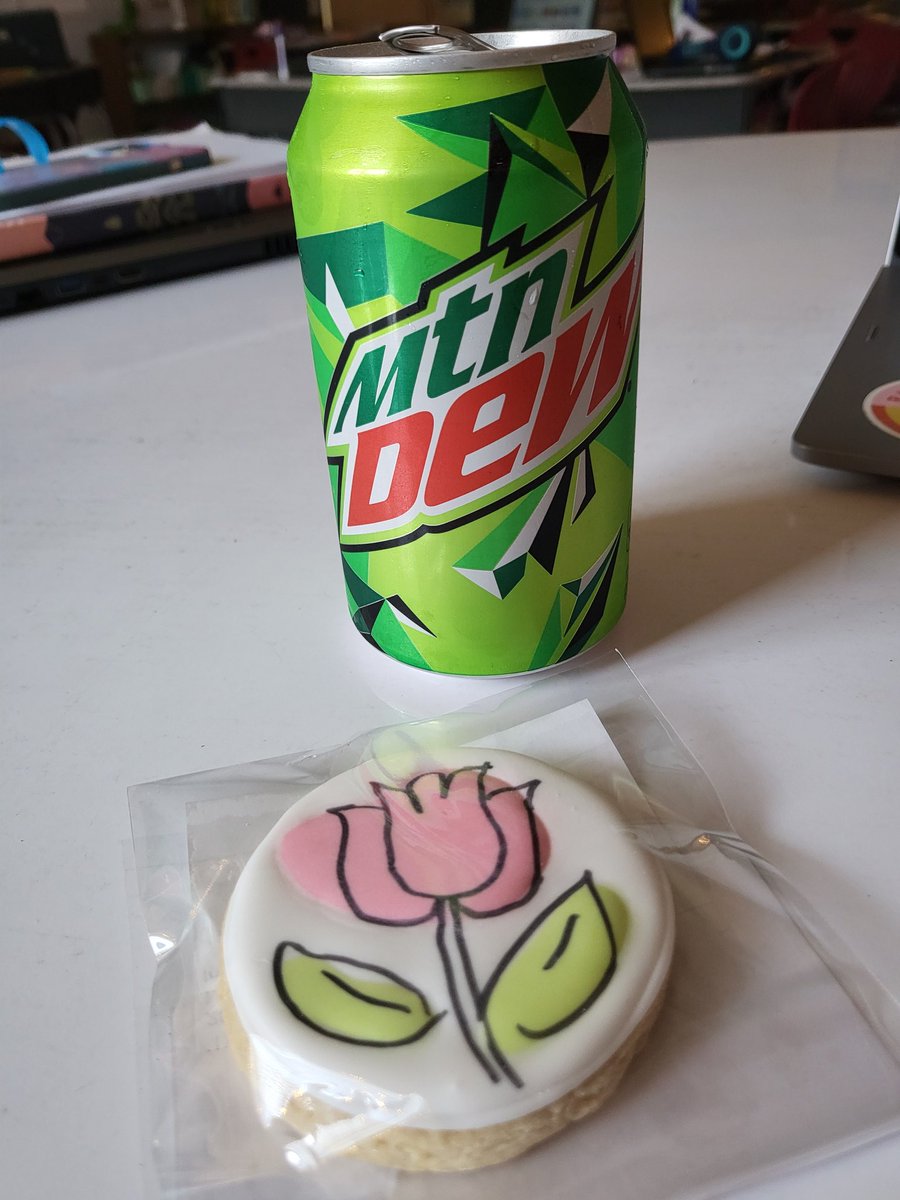 RigsbysOtters4's tweet photo. Spring Break treats with rest filled wishes from our incredible admin @DrMarkJGonyea @Anna_Sturm10 @plainviewElem! Being an otter is such a gift! #bucketfillers
#raftBuilders https://t.co/mpLBzV8aqd