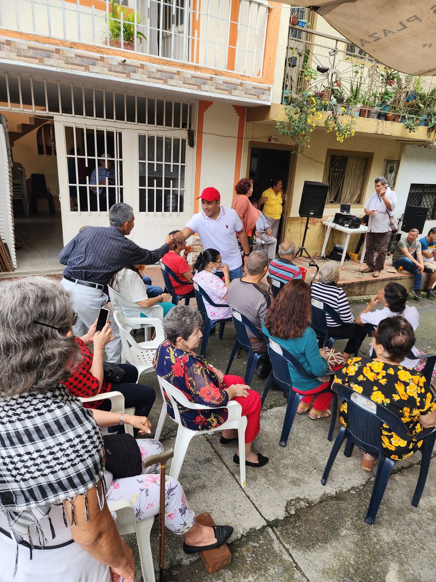 javiermoragomez's tweet photo. Me alegra mucho poder visitar a mi gente, ellos siempre han contado con su Concejal y afortunadamente yo con ellos también.
¡Infinitas gracias por el apoyo y cariño!
#SIEMPRECONUSTED
#JavierMoraConcejalDeIbagué https://t.co/F8G2jHuDpp
