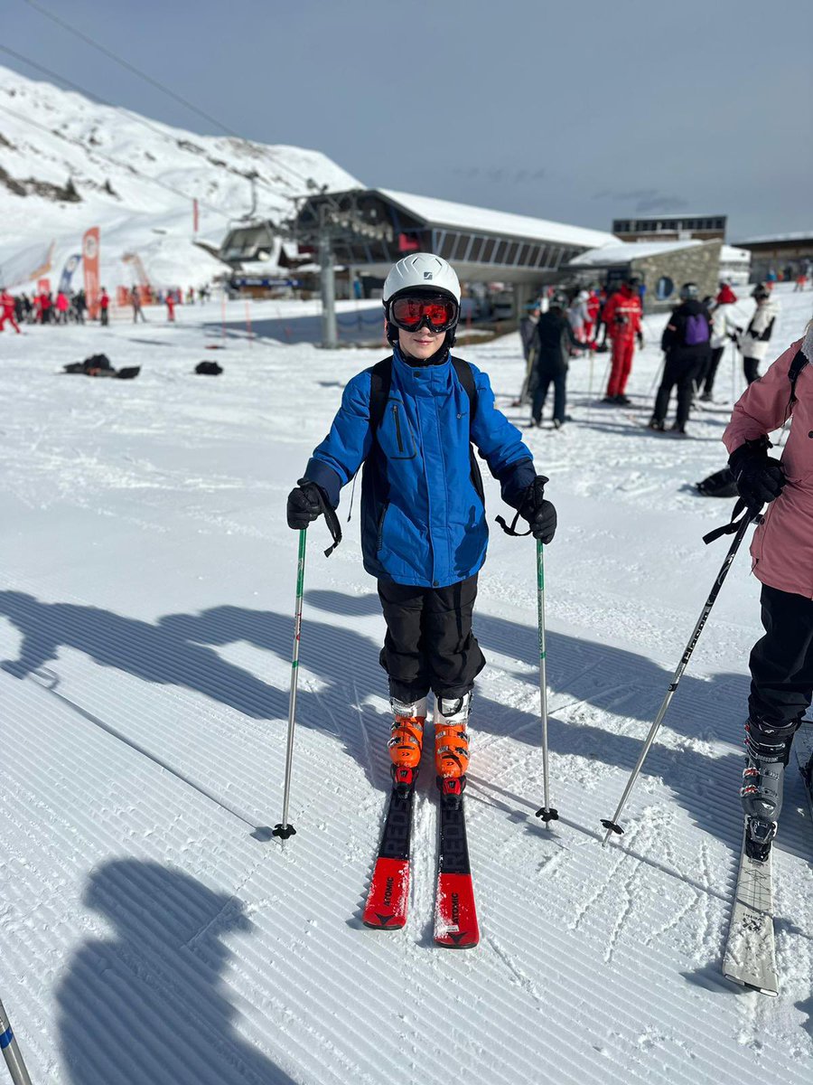 HGSport1's tweet image. An amazing first day had by all! We were so lucky to start the day with this beautiful weather! #mountainair #HGskitrip23
