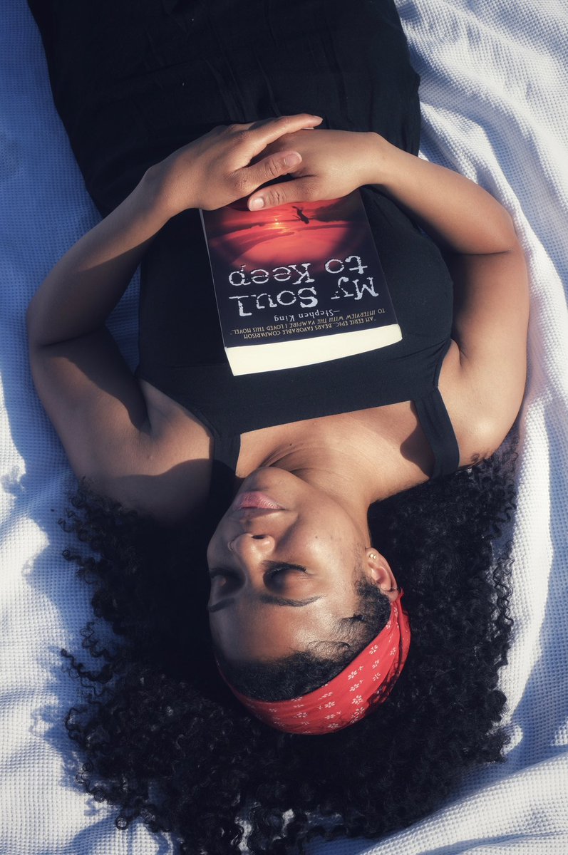 rubiconreader's tweet photo. #blackwomenread with @TananariveDue #shotbyjason #bookwormwithacamera #mysoultokeep #wellreadblackgirl #bakersfield #readingisbeautiful #blackwomanreading #eatsleepread #fortheloveofbooks 📸 @rootbeerphoto #alterego https://t.co/5HAAT7CPr6