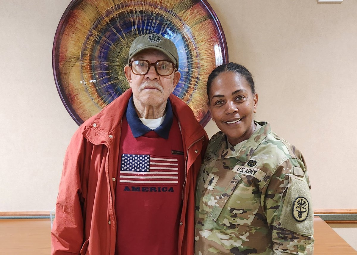 CSMBlash's tweet photo. @USArmySMA We had the honor to have COL(R) Paris Davis visit us at FBCH and share with us how important his Docs were to him and give some lessons learned. https://t.co/RBP1FZo4UT