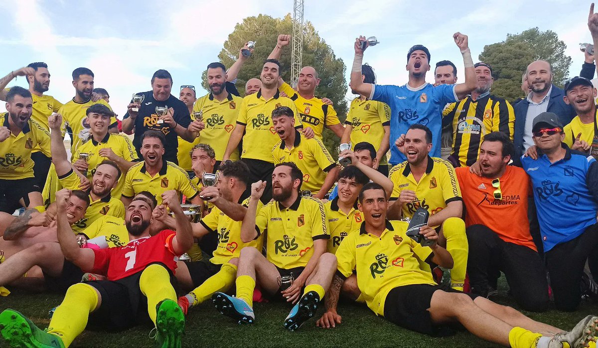 AytoRus's tweet photo. El trabajo y el esfuerzo tienen su recompensa. 
🖤💛¡¡ EL RUS ES DE PRIMERA !!🖤💛
Gran jornada de fútbol esta tarde en el terreno de juego contra el Quesada en la final de liga de ascenso a Primera Andaluza. 
Enhorabuena equipo. Enhorabuena afición. https://t.co/D0nMT9vIfO