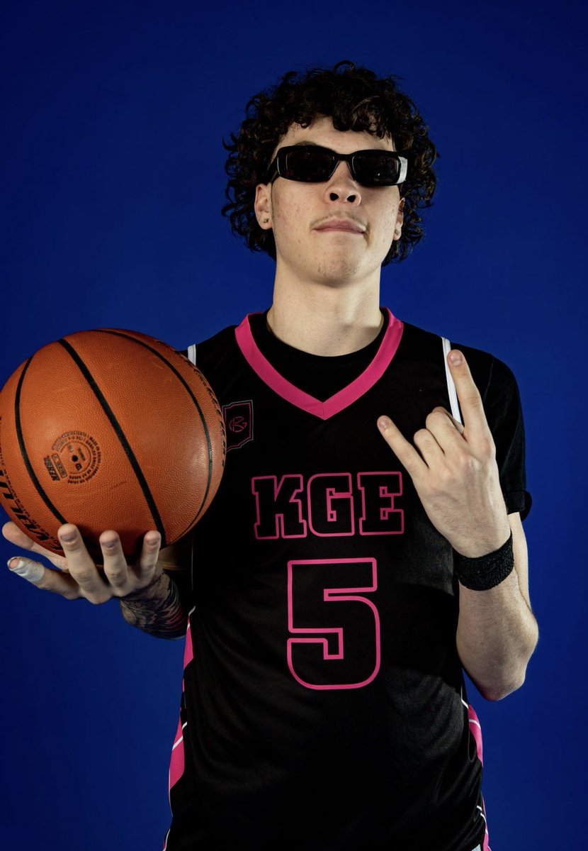 kyleguyelite's tweet photo. HS bball season is over = AAU season is upon us 🔥😎 #KGE https://t.co/0VLYMGepWL