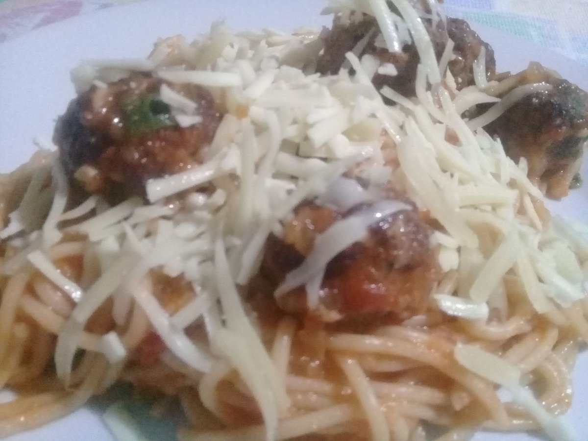 OdeteClair's tweet photo. e, sem pressa, como a vida tem que ser, chegamos hoje ao sexto e último dia do #MolhoDe150horas neste dia é só cozinhar o macarrão #Pasta enquanto o molho dá mais uma #encorpada daí é só bona petit mona mur! #ItáliaRomântica #CookingIsMyPassion #AndiamoMangiare https://t.co/fHvQ68IutL
