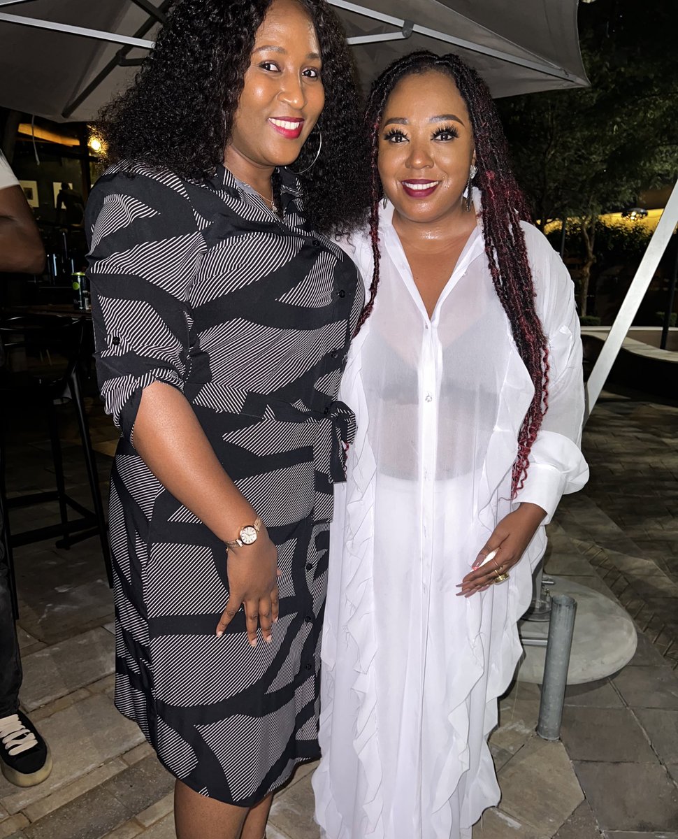 LeloKhanyi's tweet photo. A beautiful Sunday afternoon spent with @BrendaMtambo 💙💙💙 #IntimateSessions https://t.co/kSWWCEsWtv
