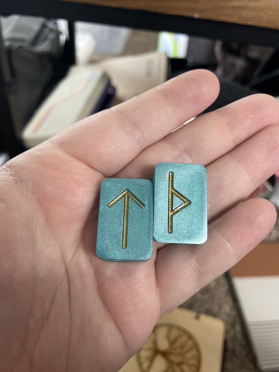 Grimasrunes's tweet image. Working on some fun stuff for the faire! :) #futhark #norsepagan #runes