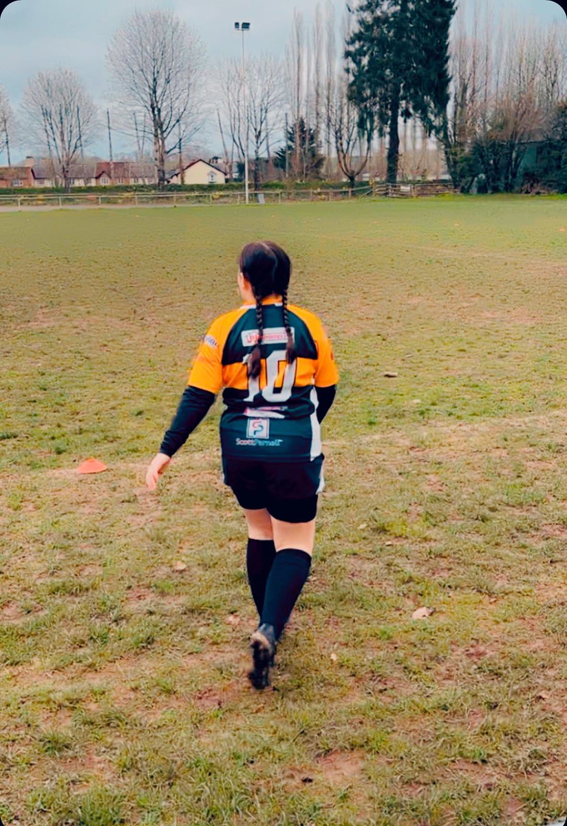 leeharry05's tweet photo. Lost interest during covid and took a break, but today got herself back on the park for @RFCMerthyr new U12’s girls team in the East Wales Summer Cup against @RugbyArrows 🏉 After watching the @WelshRugbyUnion women’s six nations match yesterday in Cardiff. #outsidehalf https://t.co/yrZ6RjoSgj