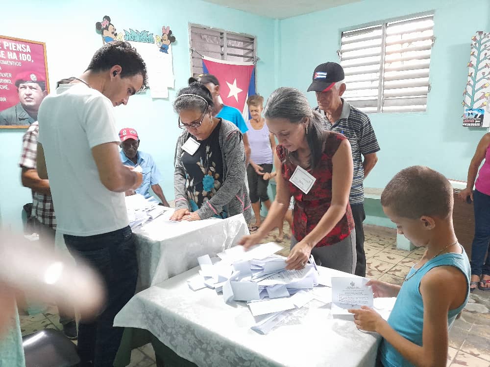 ¡Transparencia total!
¡Así es nuestro proceso eleccionario!

#YoVotoXTodos 

<a href="/gorrionassp/">Isabel María de Valdivia</a> <a href="/diaz_lecter/">Lecter Díaz</a> <a href="/MEspirituana/">@MariposaEspirituana</a> <a href="/teleSURtv/">teleSUR TV</a> <a href="/CanalCaribeCuba/">Canal Caribe</a> <a href="/Yamile200376/">Yamilé Jiménez</a> <a href="/Martianossp/">MJM Sancti Spíritus🇨🇺</a> <a href="/laurita_coca/">Laurita Coca🇨🇺</a> 

#PatriaMartiana