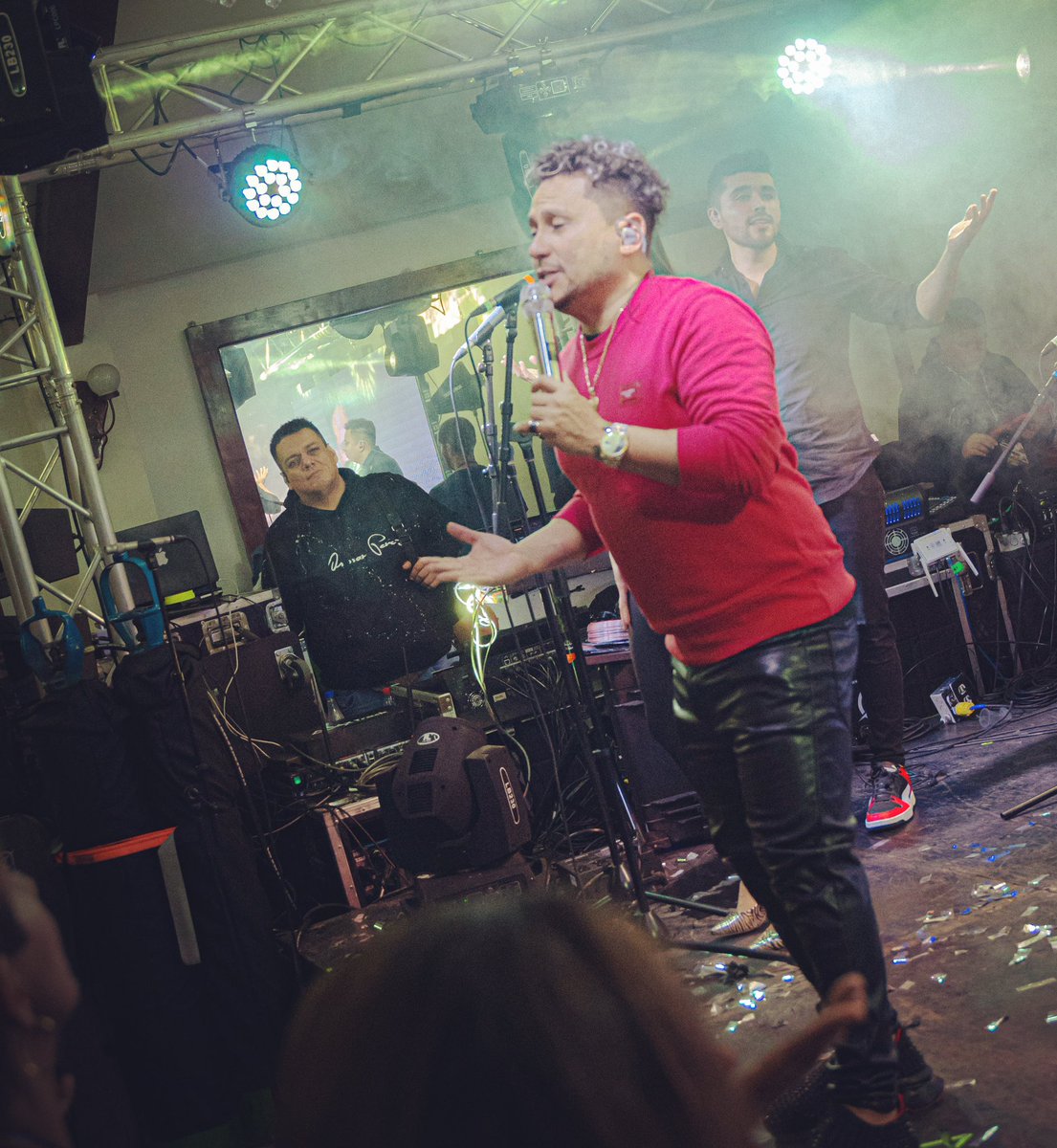 Con <a href="/osmarperez1/">Osmar Perez</a> #elquecantabonito <a href="/camilo_of/">Camilo Oyarce</a> #showprivado