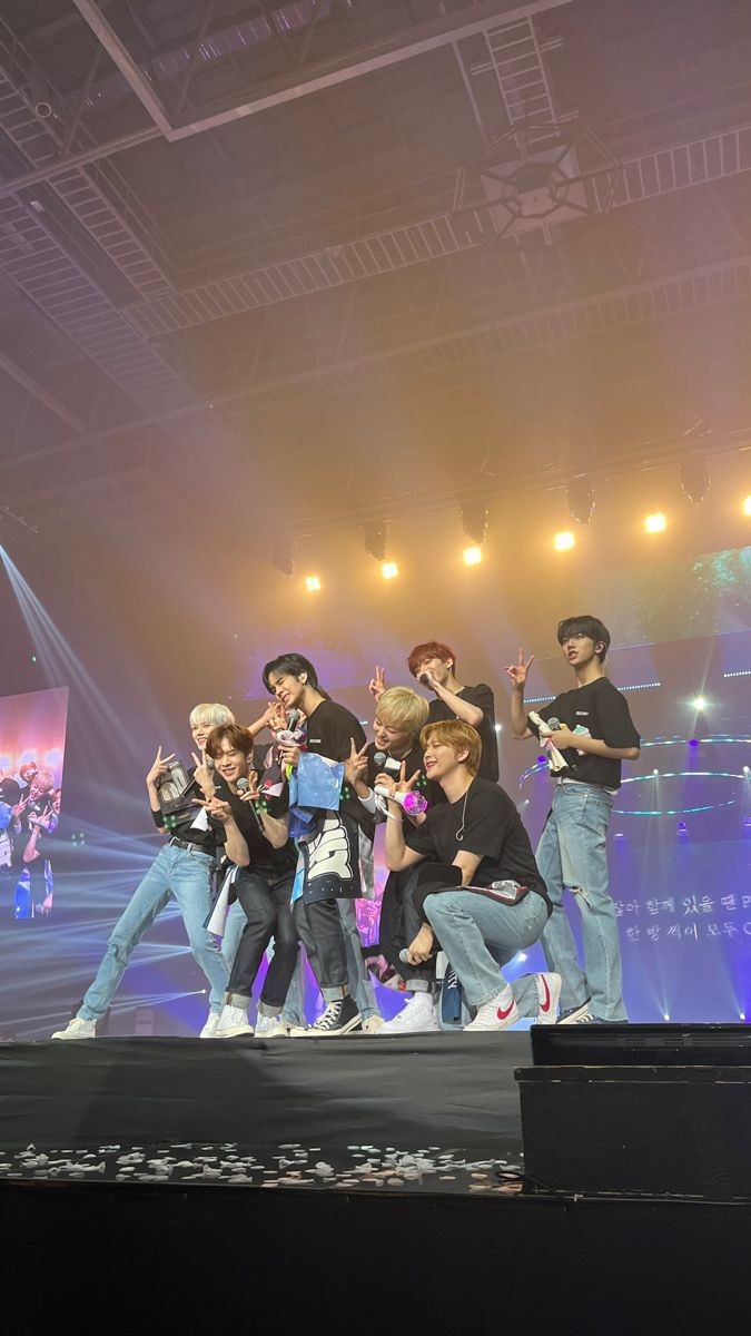 CRAVITY_COL's tweet photo. qué canción si o sí tiene que estar en el setlist? 

#MASTERPIECEINCOLOMBIA
#MASTERPIECEINLATAM
@CRAVITYstarship @CRAVITY_twt
@studio_pav @studiopav_latam
@ninshi_ent https://t.co/UwYUEDUQXq