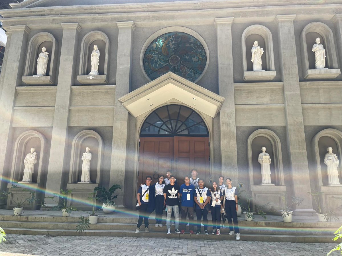 AdDUSeniorHigh's tweet photo. LOOK | 2nd year College Education Students, together with their professor Mr. Rommel Cuaresma from Ateneo de Zamboanga University, visited and toured around the campus. 

Thank you for visiting Ateneo de Davao University Senior High School.

#AdDUSHS 
#AdZU https://t.co/InBqI1QuB9
