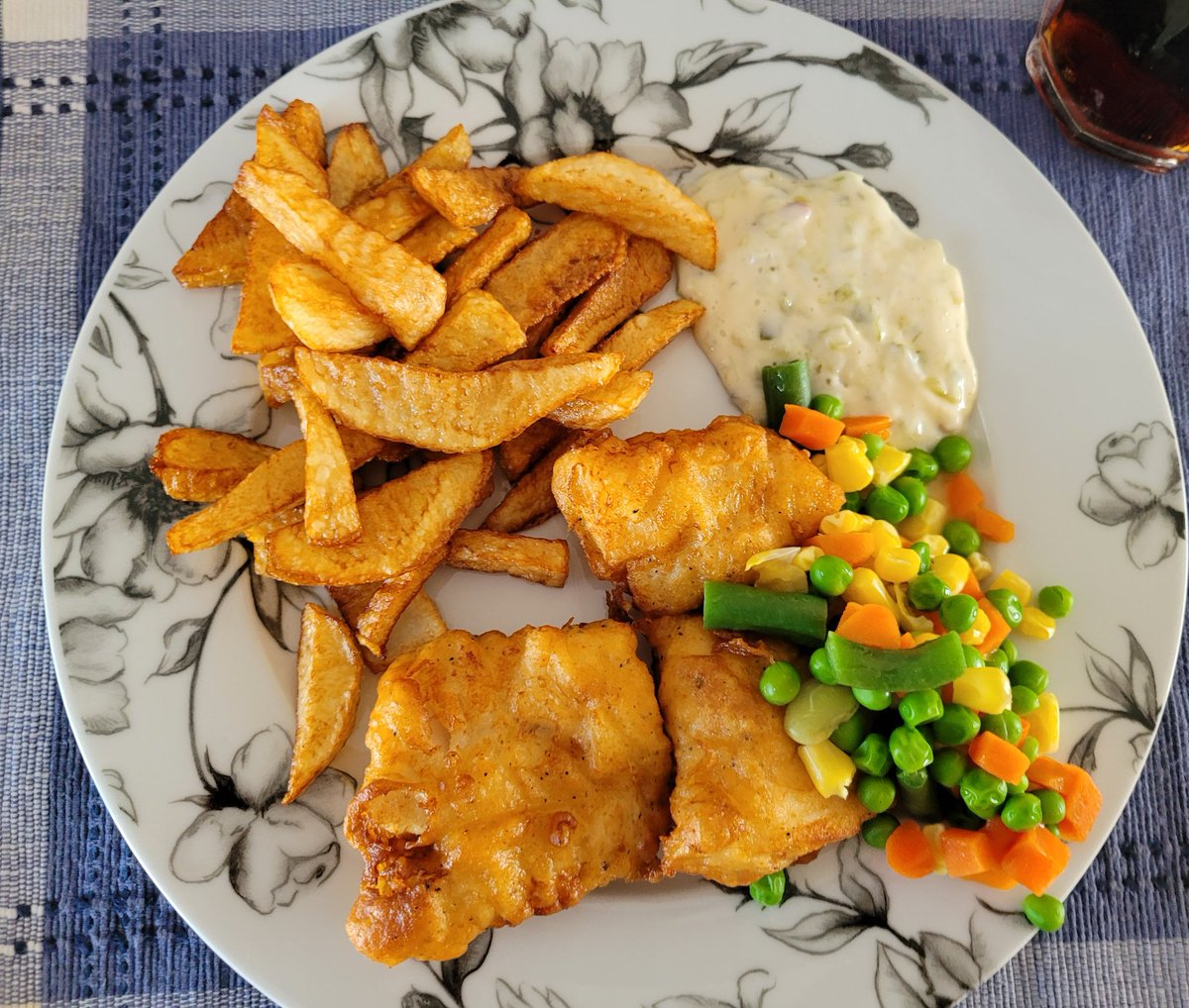 HeyPastie's tweet image. No complaints here, eating a Friday&apos;s meal on Sunday.  Hubs the cook and he used #heineken beer in the fish batter. 
#atlanticcod  that we caught while vacationing in #newfoundland