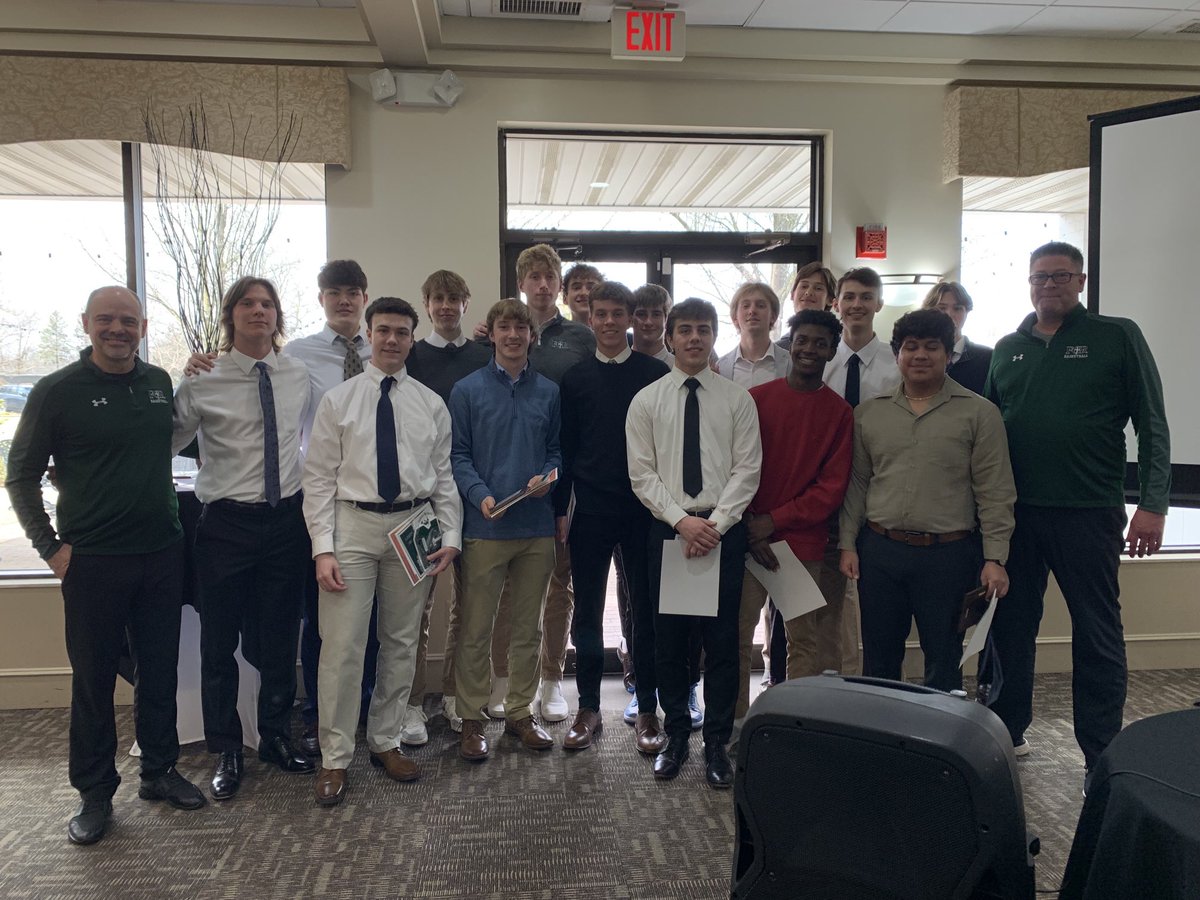 fgririshmbb's tweet photo. The 2022/23 season officially came to a close today. Thank you seniors! We love you! 🏀 #irishforever #whoisnextup #juneissoon https://t.co/y7PfHDvCxM