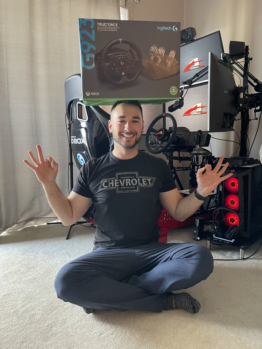 anthonyalfredo's tweet image. Like, comment, and share if you think I should giveaway this @LogitechG 923 steering wheel and pedal set! #giveaway